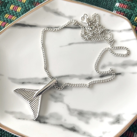 INDIE and Harper Whale Tail Necklace - Picture 1 of 3